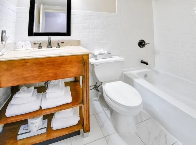 جناح بسرير كينج، Ramada By Wyndham Metairie New Orleans Airport 4/5