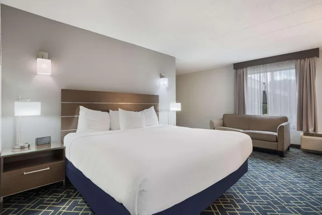 غرفة بسرير كينج بجاكوزي، Best Western Hunt's Landing Hotel Matamoras/Milford 6/10