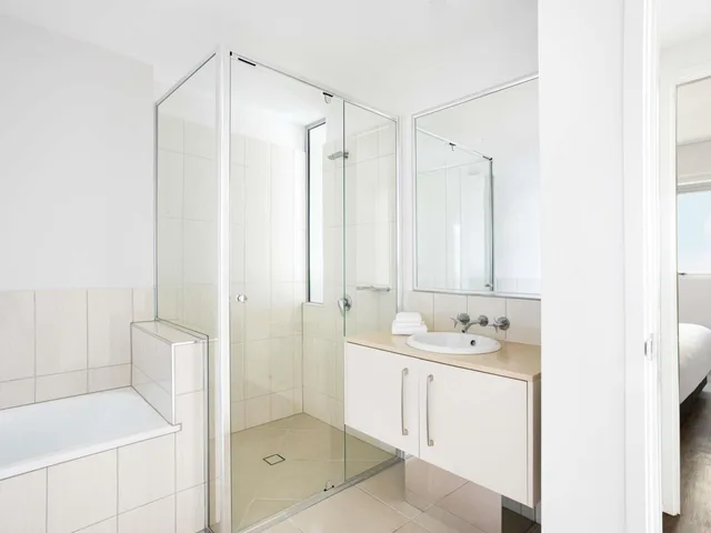 2 Bedrooms, Ocean, 2 Queen Beds, Dual Key، Mantra Trilogy Cairns 2/4