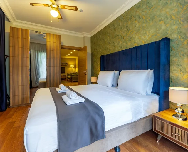 شقة ديلوكس بسريرين كوين بإطلالة على الحديقة بغرفتي نوم مع أريكة، BayMari Suites Florya Istanbul 1/4