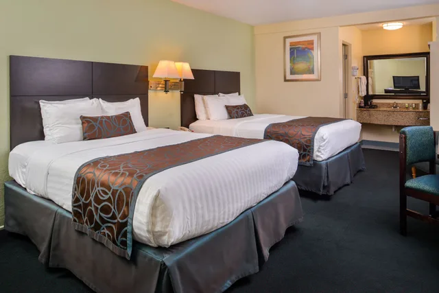 غرفة ديلوكس بسريرين كوين، University Inn Suites 1/8