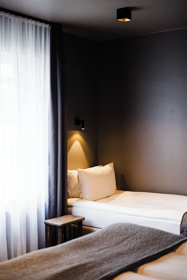 غرفة ثلاثية بفراش فوتون وسرير مزدوج وسرير فردي، Hotel Odinsve 7/10