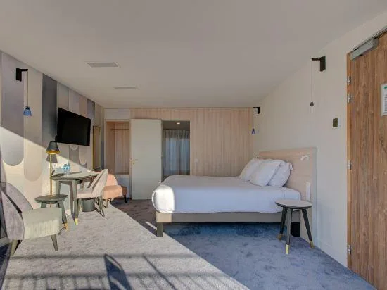 Roof Top, Executive, Suite, Queen Bed, Alex Hotel 1/2