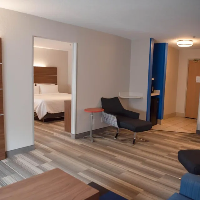 جناح بسريرين كينج مع أريكة، Holiday Inn Express Winfield 5/7