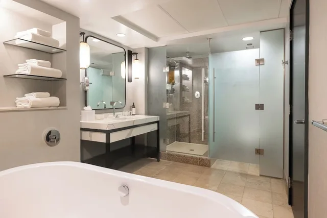Room, King Bed, Water View, Hotel 1000 Seattle 4/5