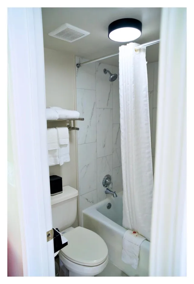 Room, 2 Queen Beds, Parking Lot View، Heights House Hotel - Houston Heights Downtown, an Ascend Collection Hotel 10/10