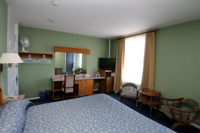 غرفة تقليدية بسرير كينج، James Bay Inn Hotel Suites Cottage 6/8