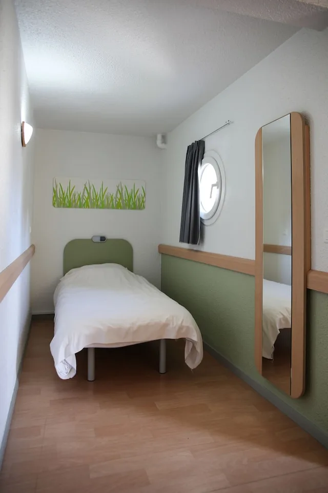 غرفة ثلاثية بسرير مزدوج وسرير بطابقين، Ibis Budget Boulogne Sur Mer Centre Les Ports 7/10