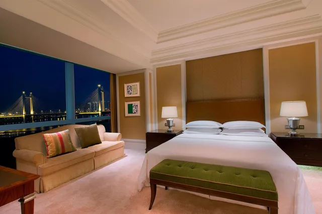 Room, King Bed, River View, Sheraton Fuzhou Hotel 2/4
