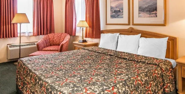 غرفة بسرير كينج لذوي الإعاقة، Econo Lodge 2/3