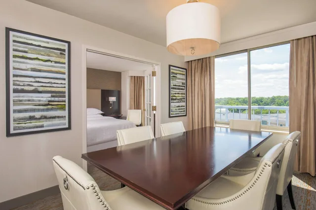 جناح تنفيذي بسرير مزدوج، Sheraton Suites Chicago Elk Grove 2/2