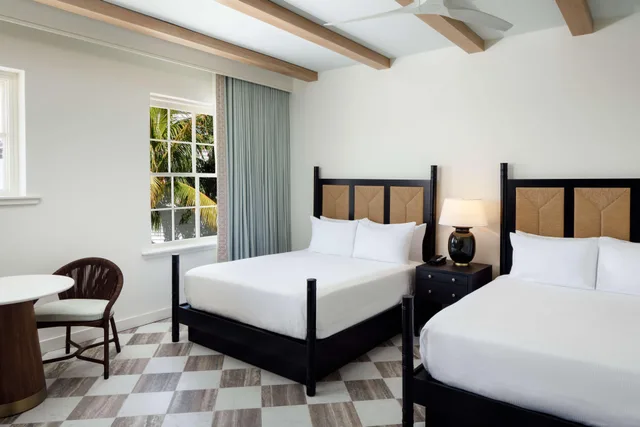 غرفة بسرير كوين بإطلالة على البحر، Casa Marina Key West, Curio Collection by Hilton 1/5