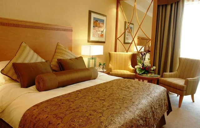 غرفة قياسية بسرير كوين، Golden Tulip Bahrain 6/10
