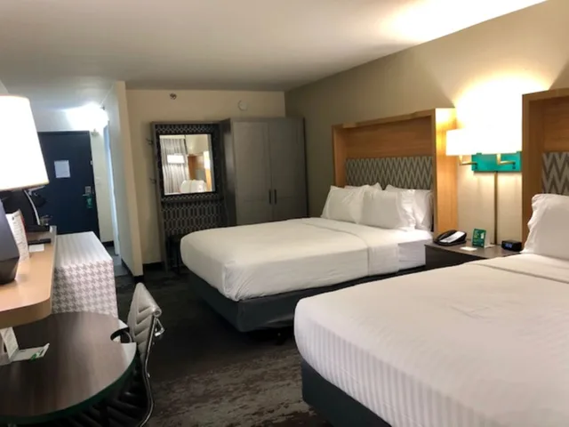 غرفة تنفيذية بسريرين كوين، Holiday Inn & Suites Chicago North Shore (Skokie) 3/5