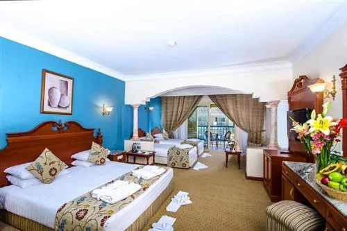 غرفة عائلية بإطلالة على المسبح، Titanic Palace 1/3