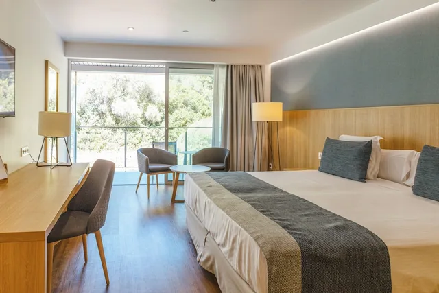 غرفة قياسية بسريرين منفصلين بشرفة، HOTEL 55 SANTO TOMAS 2/10