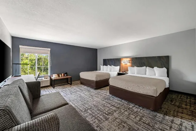 Efficiency, 2 Queen Beds, Accessible، Quality Inn & Suites Manhattan 2/3