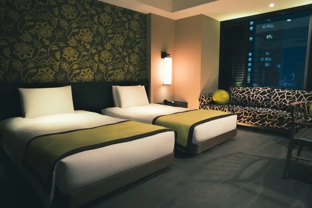 Room, Twin Beds, Harbour View, Oriental Floor، Oriental Hotel 3/9
