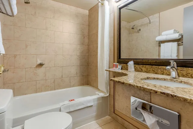 Room, 2 Queen Beds, Super 8 by Wyndham Macleod Trail Calgary 4/5