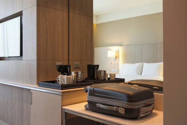 غرفة بسرير كينج بإطلالة على المدينة، Courtyard Santiago Las Condes 2/5