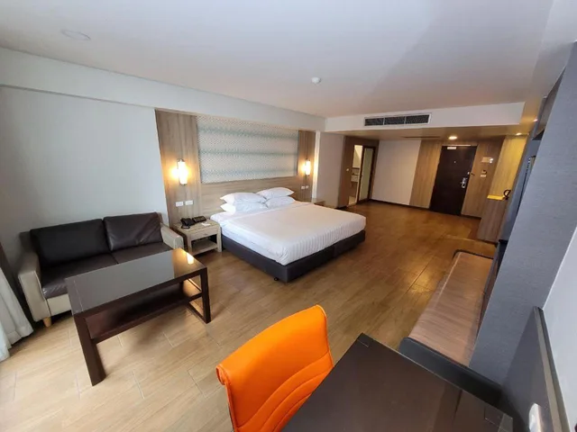 جناح ديلوكس كبير، DYNASTY GRANDE HOTEL 2/2