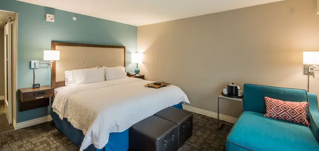 جناح استوديو بسرير كينج مع أريكة لذوي الإعاقة، Hampton Inn & Suites Orlando At SeaWorld 2/3