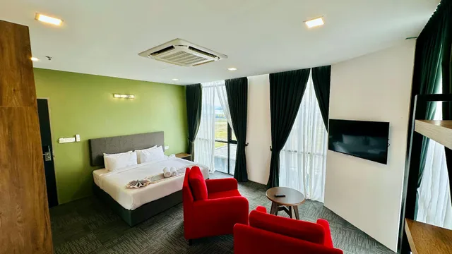 جناح، WE Hotel 1/3