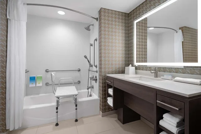استوديو بسرير كينج لذوي الإعاقة، Home2 Suites by Hilton Des Moines at Drake University 1/1