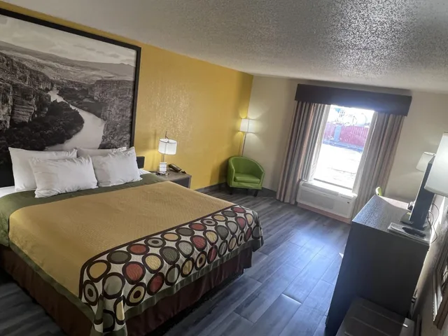 غرفة بسرير كينج للمدخنين، Super 8 By Wyndham Ft Stockton 1/8