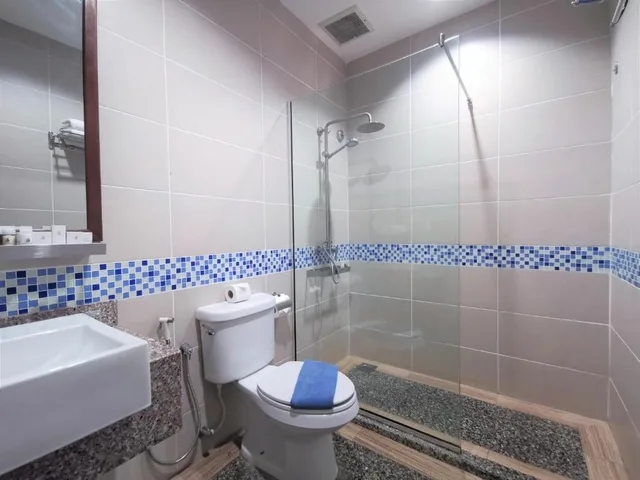 غرفة بسرير كينج بإطلالة على البحر، Ramada by Wyndham Langkawi Marina 3/3
