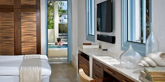 Suite, King Bed, Water Front, Jetted Tub, Main Building، Belvedere Waterfront Villa and Suites 2/3