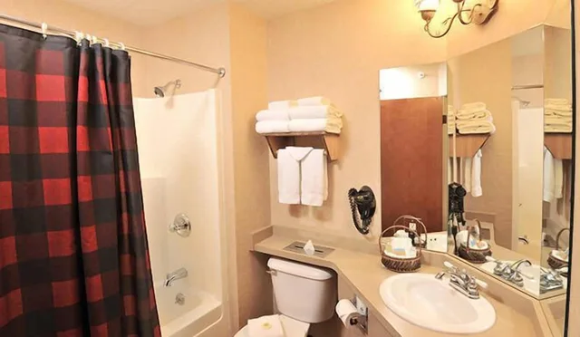 غرفة بسريرين مزدوجين، Boarders Inn & Suites by Cobblestone Hotels - Waukon 4/4