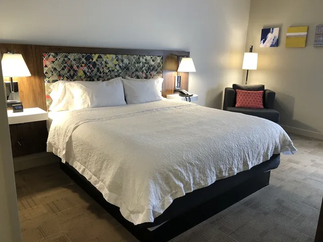 غرفة بسرير كينج مع أريكة، Hampton Inn Santee-I-95 9/10