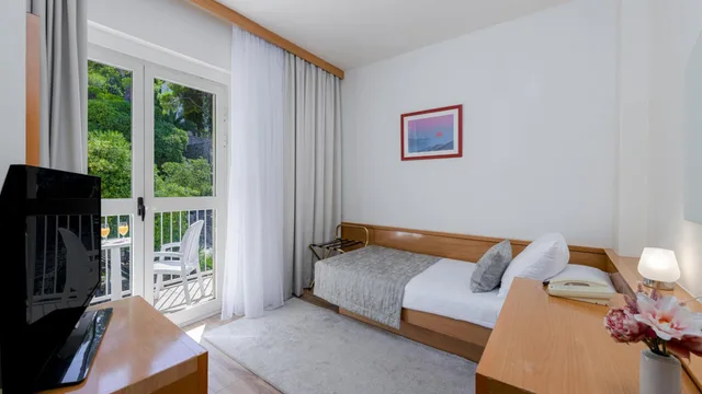 غرفة قياسية مفردة بإطلالة على المتنزه بشرفة، Splendid Hotel Dubrovnik 5/10