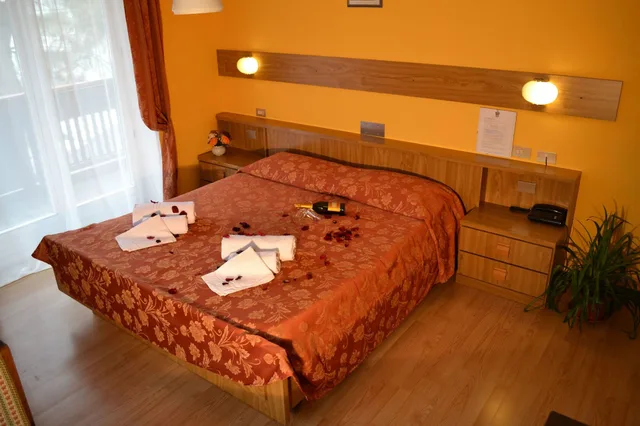غرفة كلاسيكية بسرير كينج، Rododendro Hotel 5/7