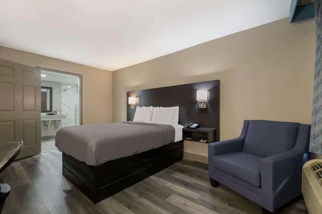 غرفة بسرير كوين للمدخنين لذوي الإعاقة، Quality Inn & Suites Altamonte Springs Orlando-North 1/5