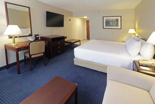غرفة بزنس بسرير كينج، Wyndham Garden Monterrey Norte 7/10