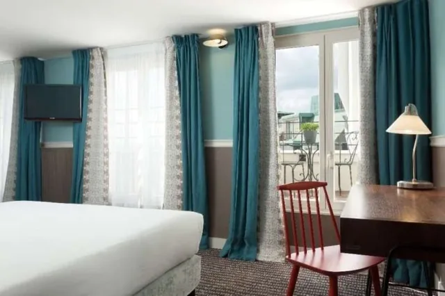 غرفة ثلاثية بسرير مزدوج مع أريكة، Hotel Des 3 Poussins 2/7