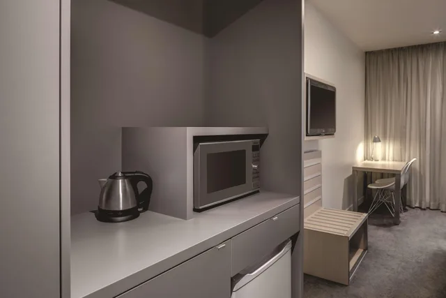 غرفة بسريرين منفصلين، Travelodge Hotel Melbourne Docklands 5/8