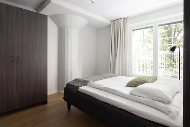 Studio, Queen Bed, Large, Noli Katajanokka II 1/2