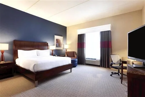 جناح بسرير كينج بغرفة نوم واحدة، Hilton Garden Inn Falls Church 1/3