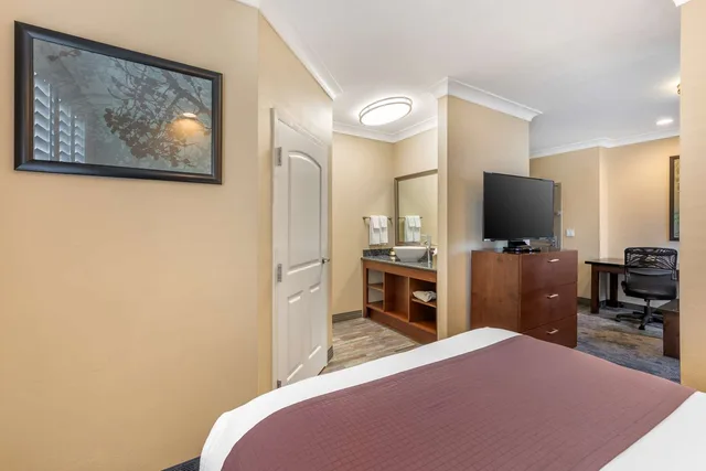 جناح بسرير كوين، Best Western Plus Avita Suites 3/5