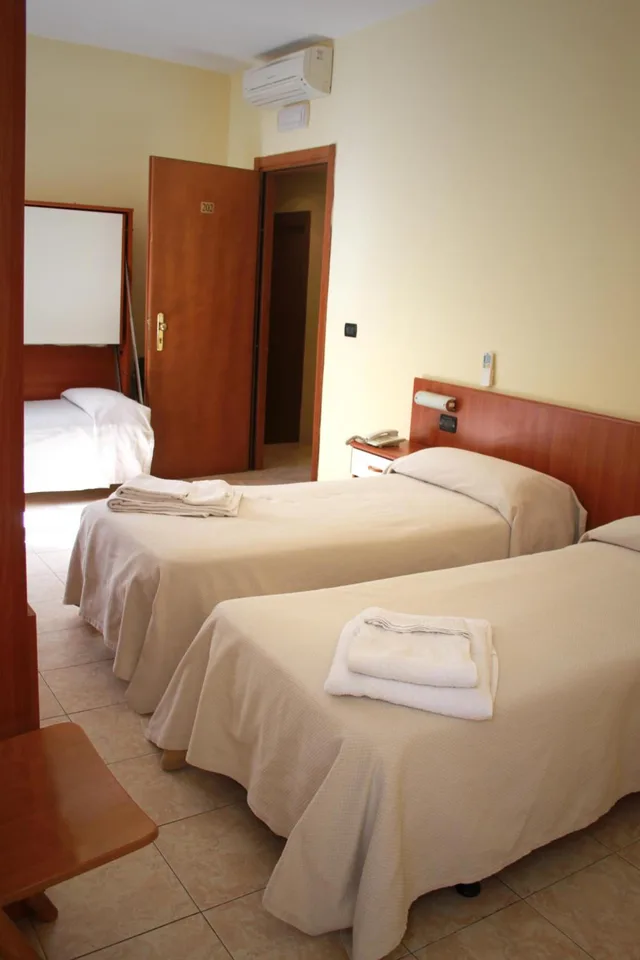 Room, Triple, Hotel Mary 3/5