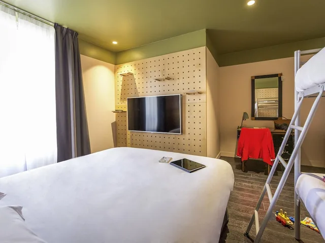 Family, 1 Double and 2 Bunk Beds، greet Hotel Marseille Centre Saint Charles 3/10