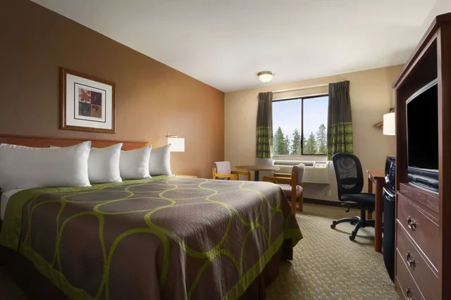 غرفة بسرير كوين لذوي الإعاقة، Super 8 By Wyndham Port Angeles At Olympic National Park 2/5