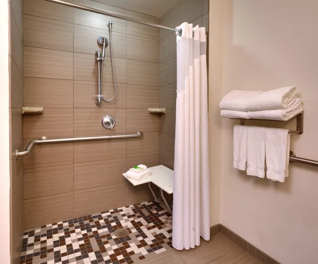 غرفة بسرير كينج، Holiday Inn Express Suites Overland Park 3/3