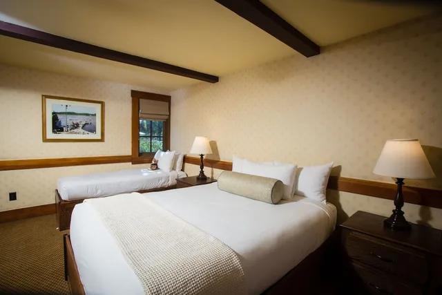 2 Bedrooms, Deluxe, Chalet, 2 Queen Beds, 2 Bathrooms, Sofa, Accessible، UCLA Lake Arrowhead Lodge 4/6