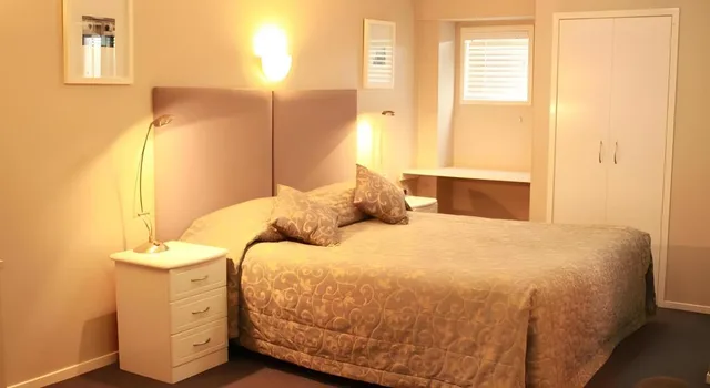 استوديو تنفيذي بسرير كوين، Manukau Motor Lodge 2/2