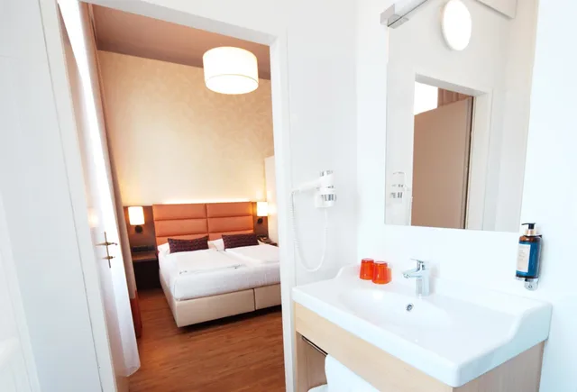 غرفة صغيرة بسرير كينج، HOTEL DREI KRONEN VIENNA CITY 10/10