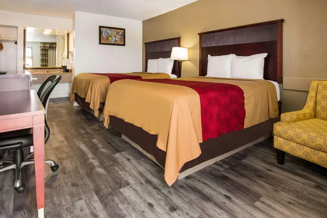 Upgrade, 2 Queen Beds، Park Inn by Radisson, Macon North 1/6